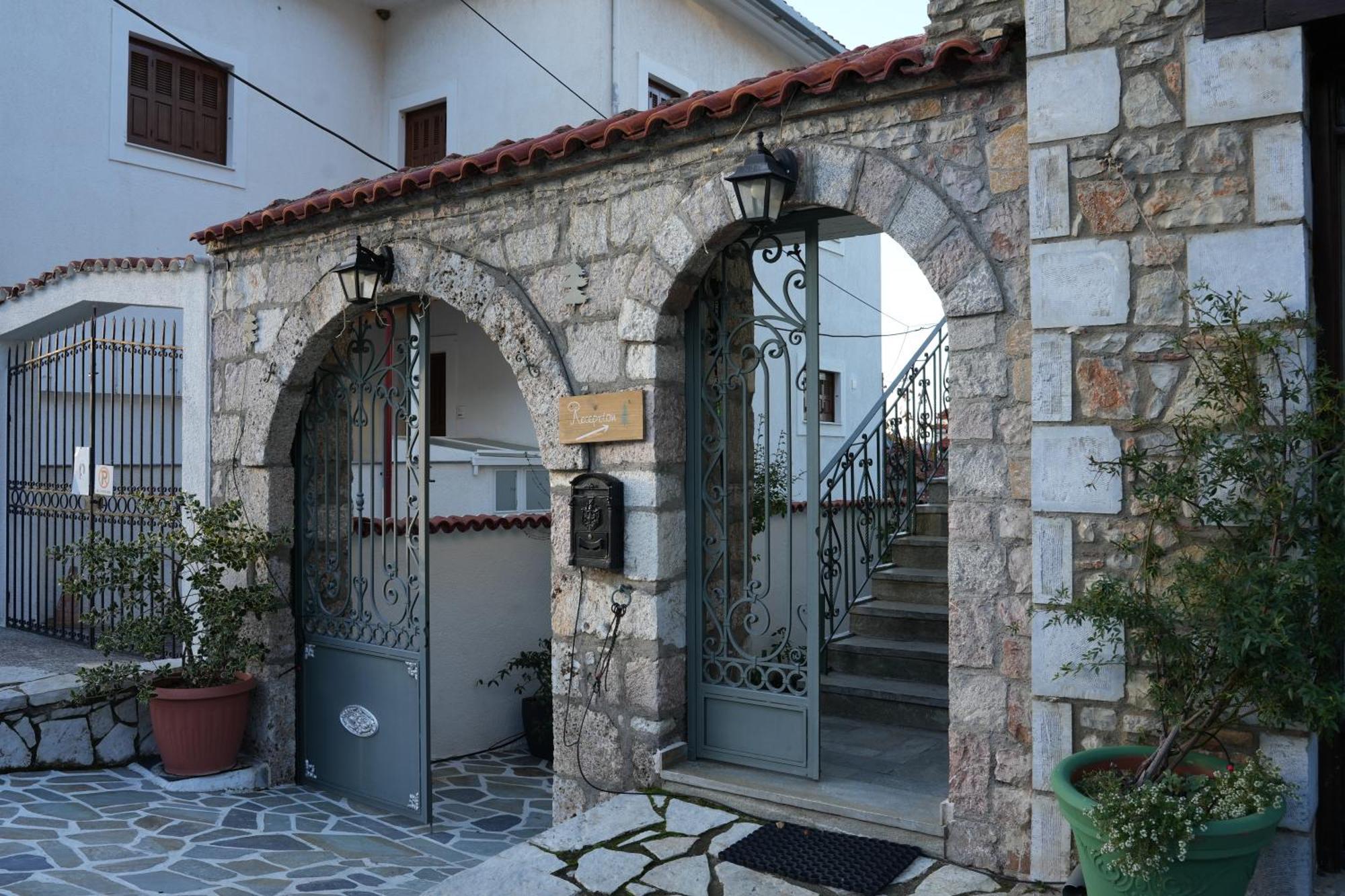 Guesthouse Doma Est 1991 Arachova Exterior photo